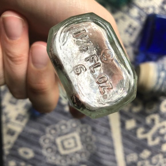 Lot of 7 Glass and Ceramic Bottles - Picture 8 of 13